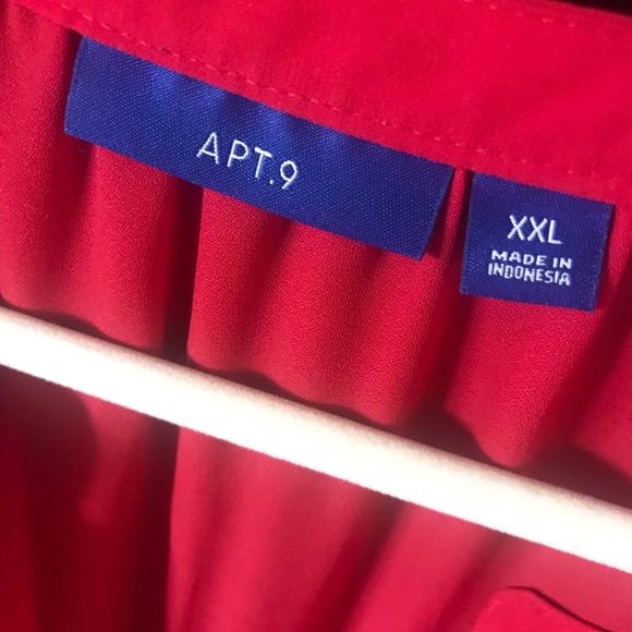 Red blouse - Picture 3 of 4